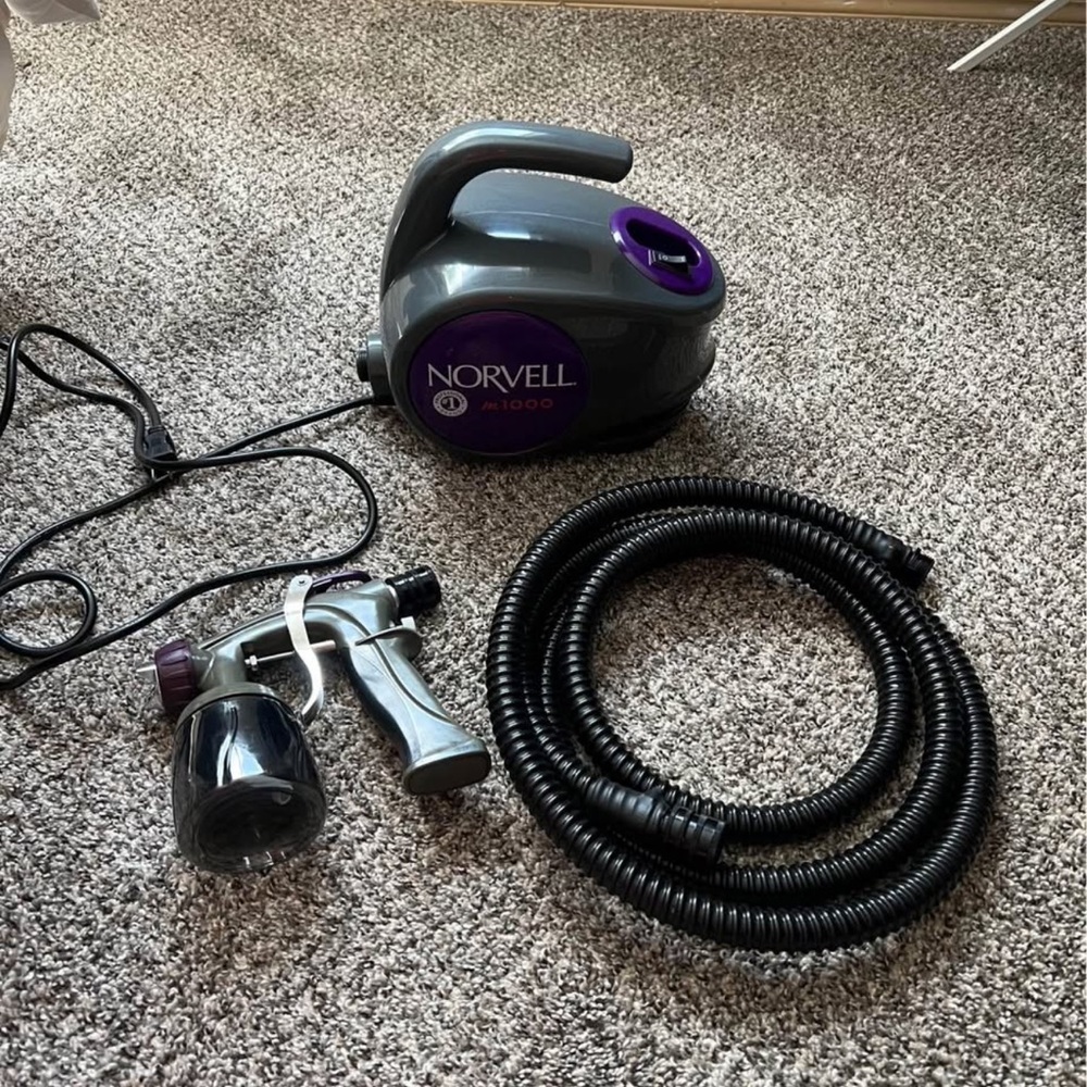 Norvell M1000 Spray Tan Machine - Gray and Purple